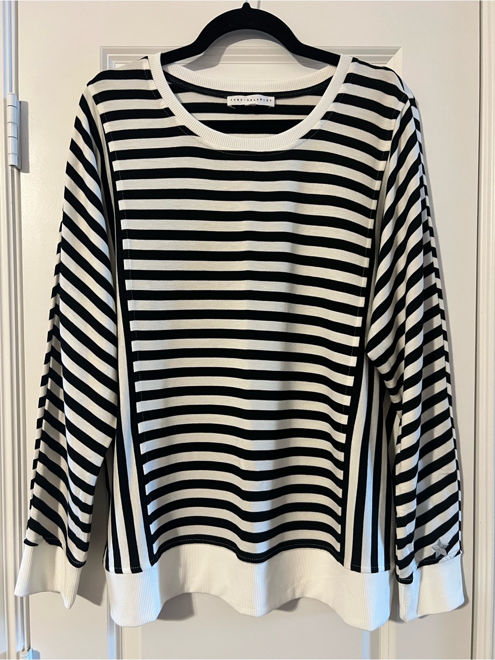 Contrast Stripe Long-Sleeve Top - Black and White